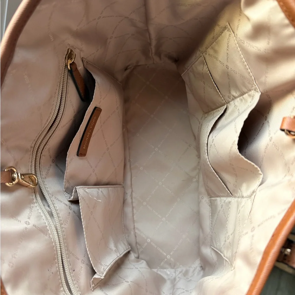 Michael Kors | Brown Saffiano Leather Shoulder Bag with Gold Hardware - Picture 4 of 7